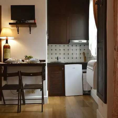 Nido De' Pitti فلورنس